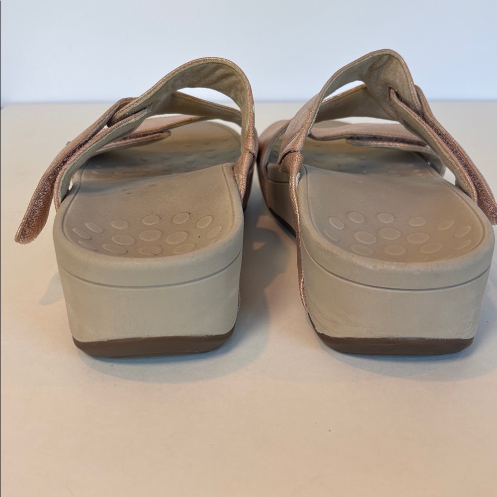 Vionic Kylan Pink Metallic Sandals. Size 8 - Picture 3 of 9